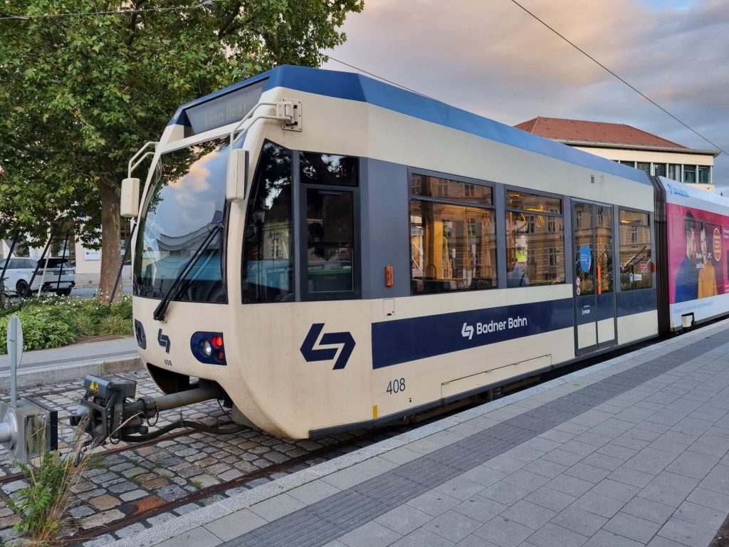 Przykład tramwaju dwusystemowego z Wiednia